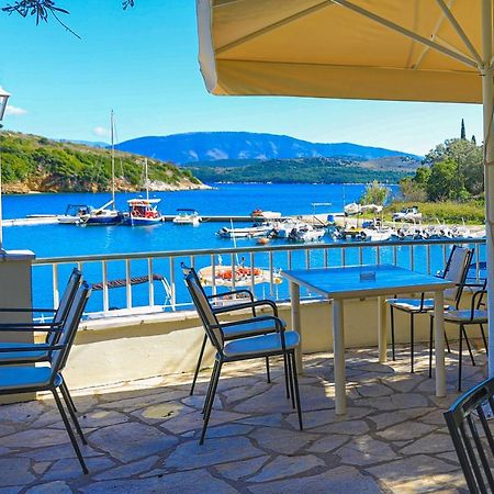 Theophilos Dio Agios Stefanos  المظهر الخارجي الصورة