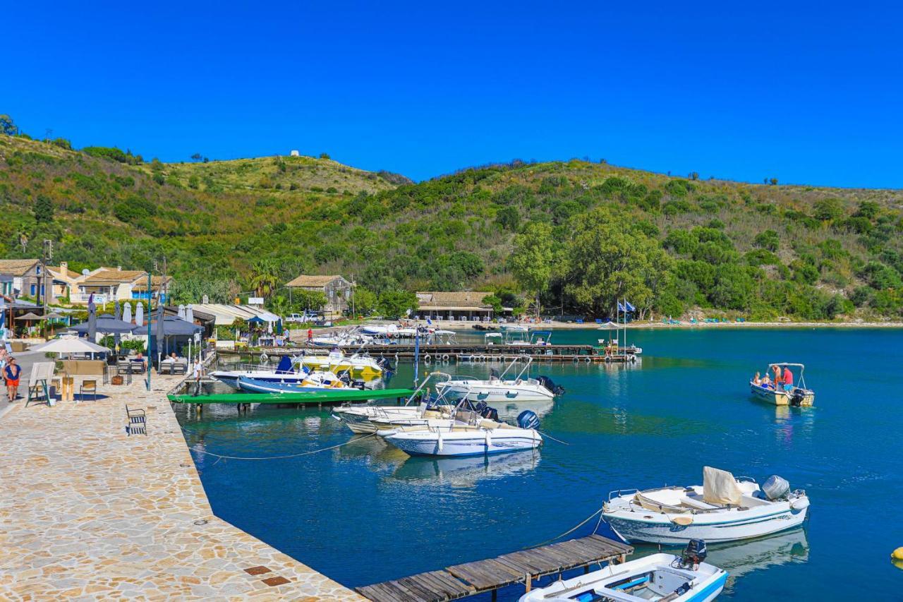 Theophilos Dio Agios Stefanos  المظهر الخارجي الصورة